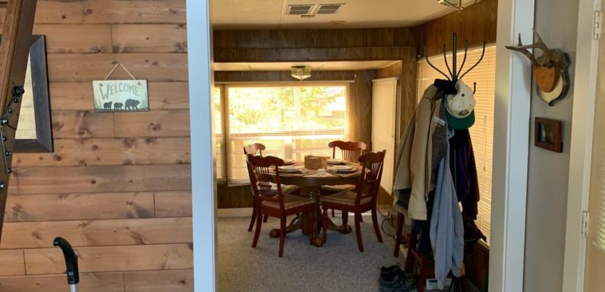 05010  View of Mt St Helens Large Sunroom