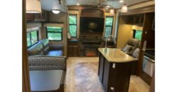 04130  Large 2016 RV Sleeps 6 plus with 4 pop outs