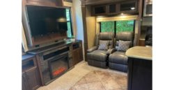 04130  Large 2016 RV Sleeps 6 plus with 4 pop outs