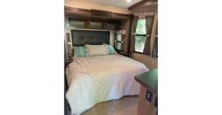 04130  Large 2016 RV Sleeps 6 plus with 4 pop outs