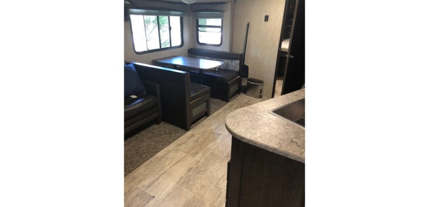 20013  Beautiful 33 foot Sundance RV Year-Round Access