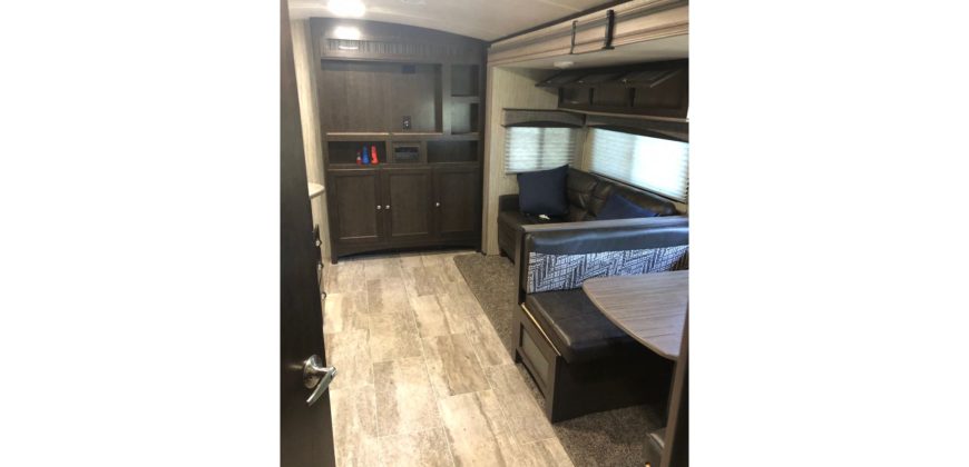 20013  Beautiful 33 foot Sundance RV Year-Round Access