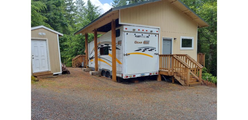 21023  Toy Hauler with 2 Double Bunks