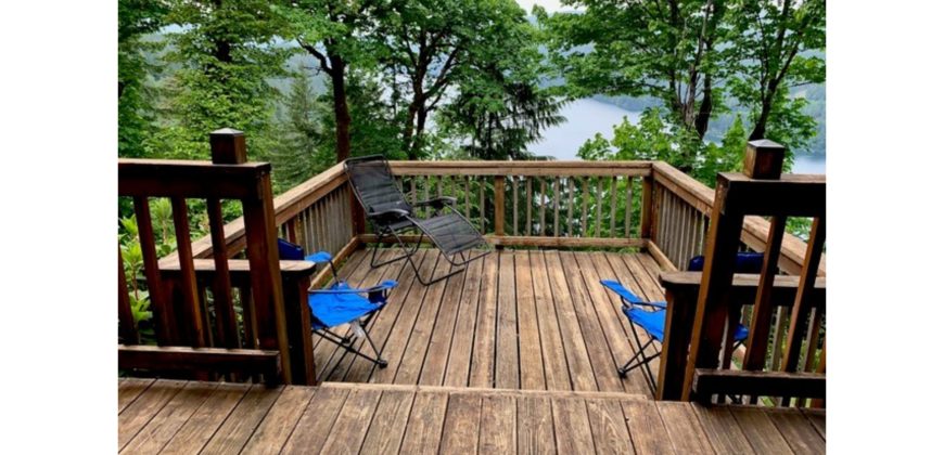 10052  Gorgeous lake, mountain, and forest views from wrap-a-round decks