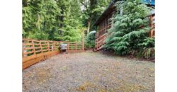 21042  Awesome Screened in Porch!  Lots of Parking.