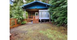 21042  Awesome Screened in Porch!  Lots of Parking.