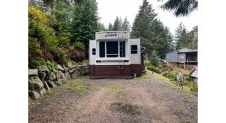 05052  Great 5th Wheel with View of Lake and Mountain.