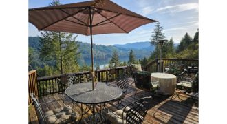 11033  Large Deck with Great Lake View