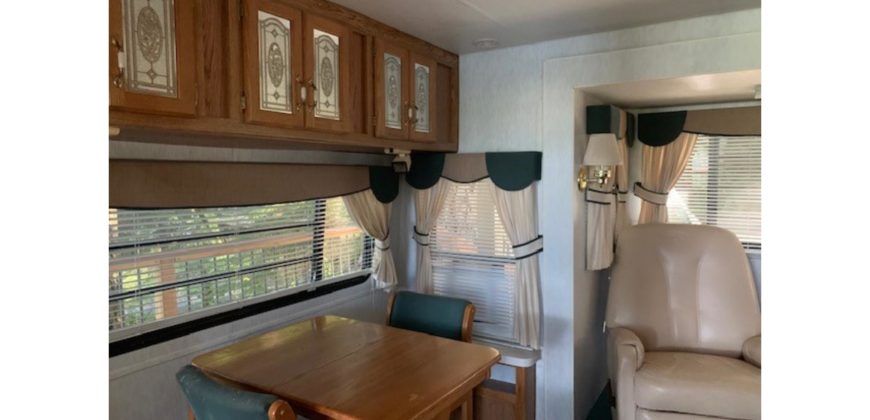 11066  Well-kept 5th wheel/cover with Lake and Mountain Views