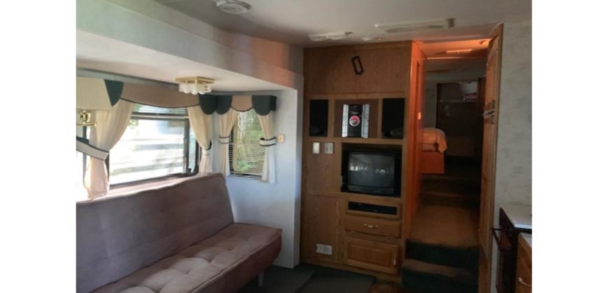 11066  Well-kept 5th wheel/cover with Lake and Mountain Views