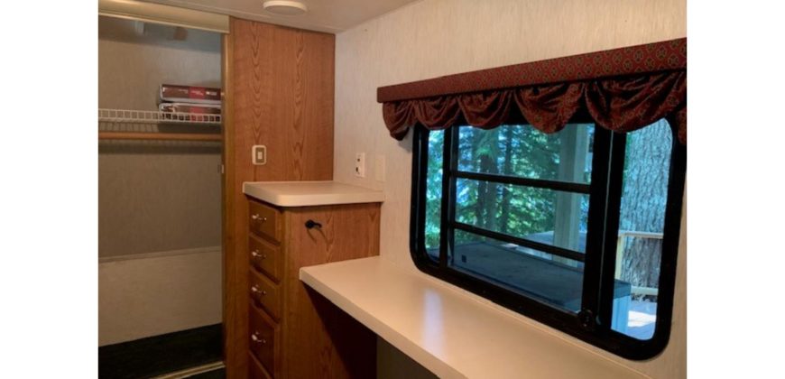 11066  Well-kept 5th wheel/cover with Lake and Mountain Views