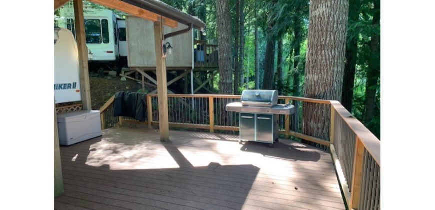 11066  Well-kept 5th wheel/cover with Lake and Mountain Views