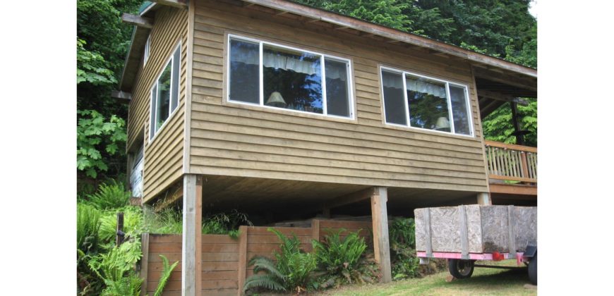 19029  Beautiful Knotty Pine Cabin Like Setting with Mount St. Helens View