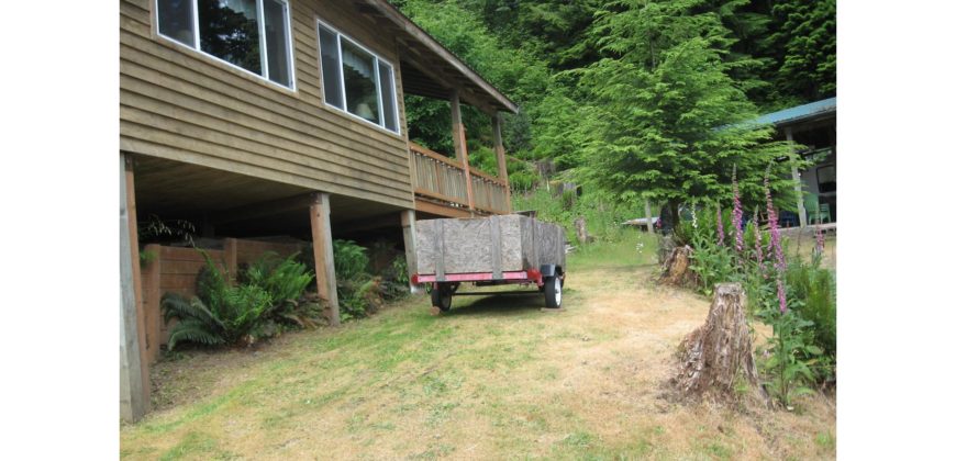 19029  Beautiful Knotty Pine Cabin Like Setting with Mount St. Helens View