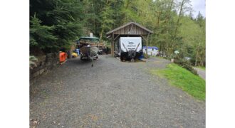 20016  Sweet Little RV with Cover