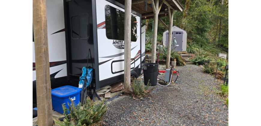 20016  Sweet Little RV with Cover